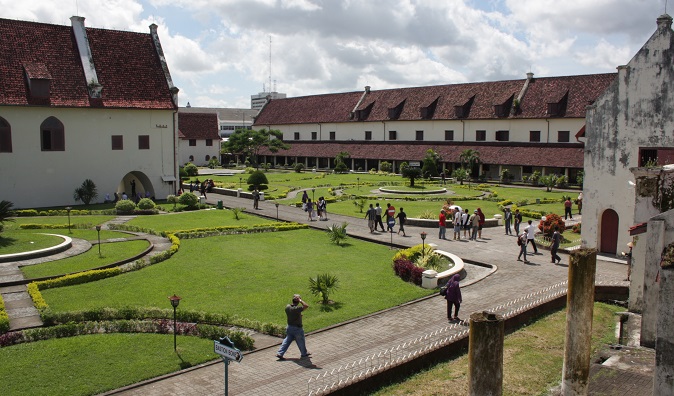 layanan-menara-rental-sejati-fort-rotterdam